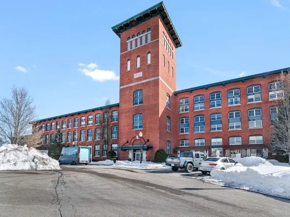 1 Tupperware Dr Unit 326, North Smithfield, RI 02896