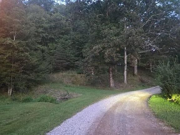 5th image of 2575 Meadow Run Rd