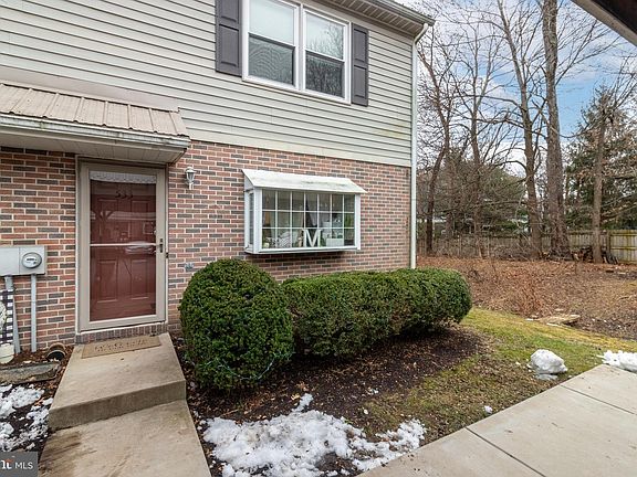 3rd image of 533 Marjorie Mae St