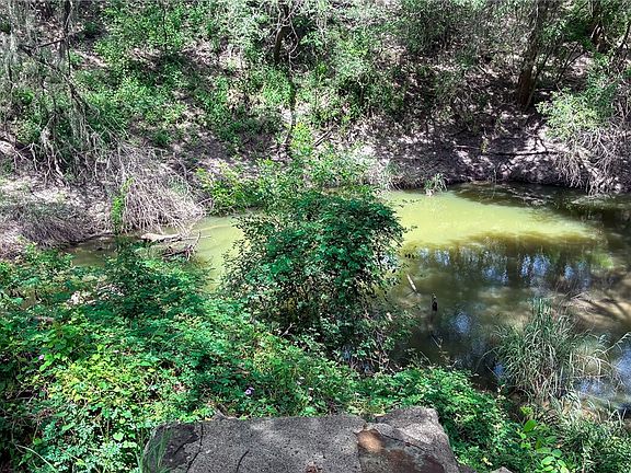 3rd image of 109 Choke Canyon Ests
