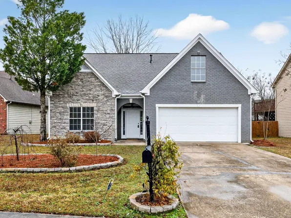 425 Waterford Dr, Calera, AL 35040