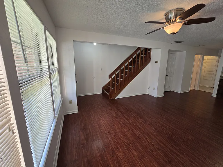 2218 Timberwood Cir N — Photo 10