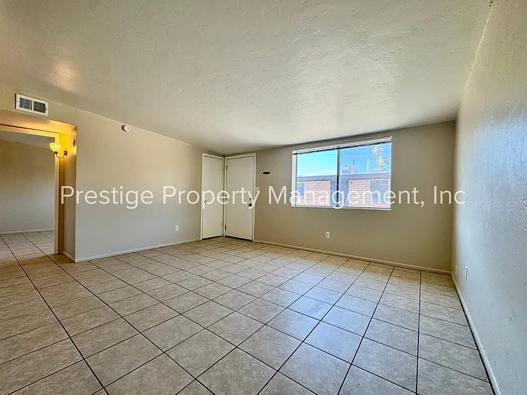 2302-2312 N Ralph Ave — Photo 7