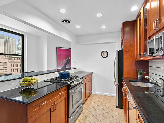 3rd image of 75 Livingston St APT 13A