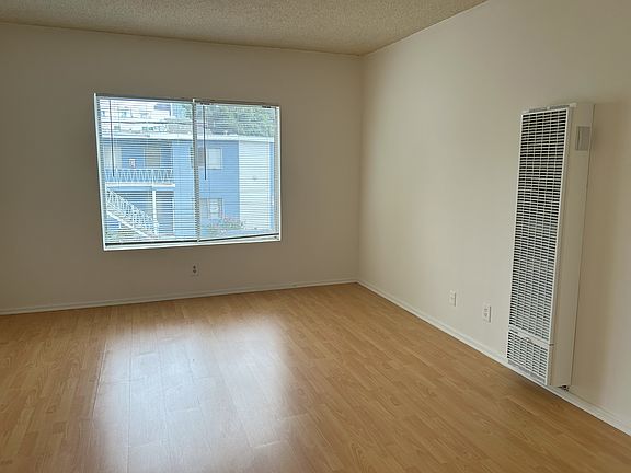 4th image of 1603 Granville Ave