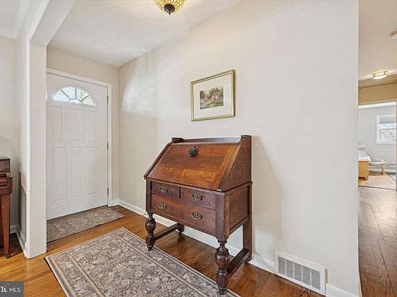 2nd image of 125 Orchard Ave