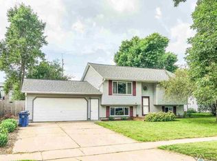 5809 W Dardanella Rd, Sioux Falls, SD 57106