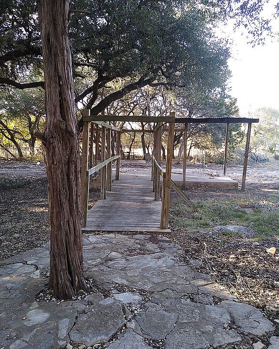 1st image of 123 Oak Holw