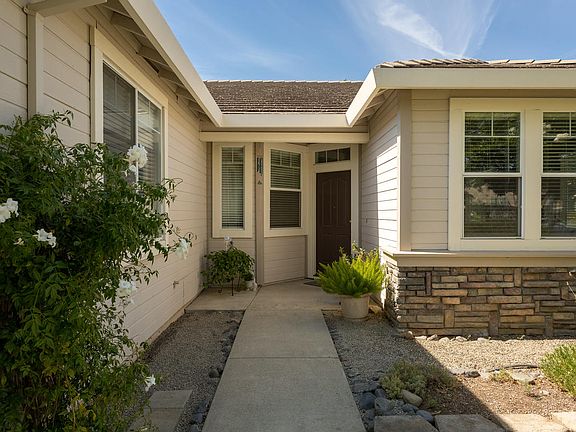 4th image of 2847 Swallowview Dr