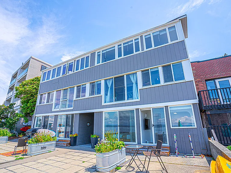 4027 Beach Dr SW #1 — Photo 6