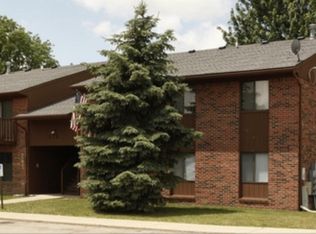 285 Garden Ln, Fowlerville, MI