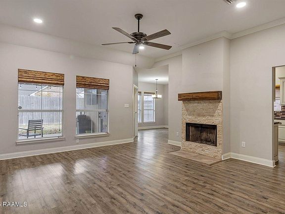 3rd image of 306 Glade Blvd