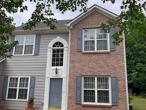 2nd image of 382 Silverthorn Dr NW