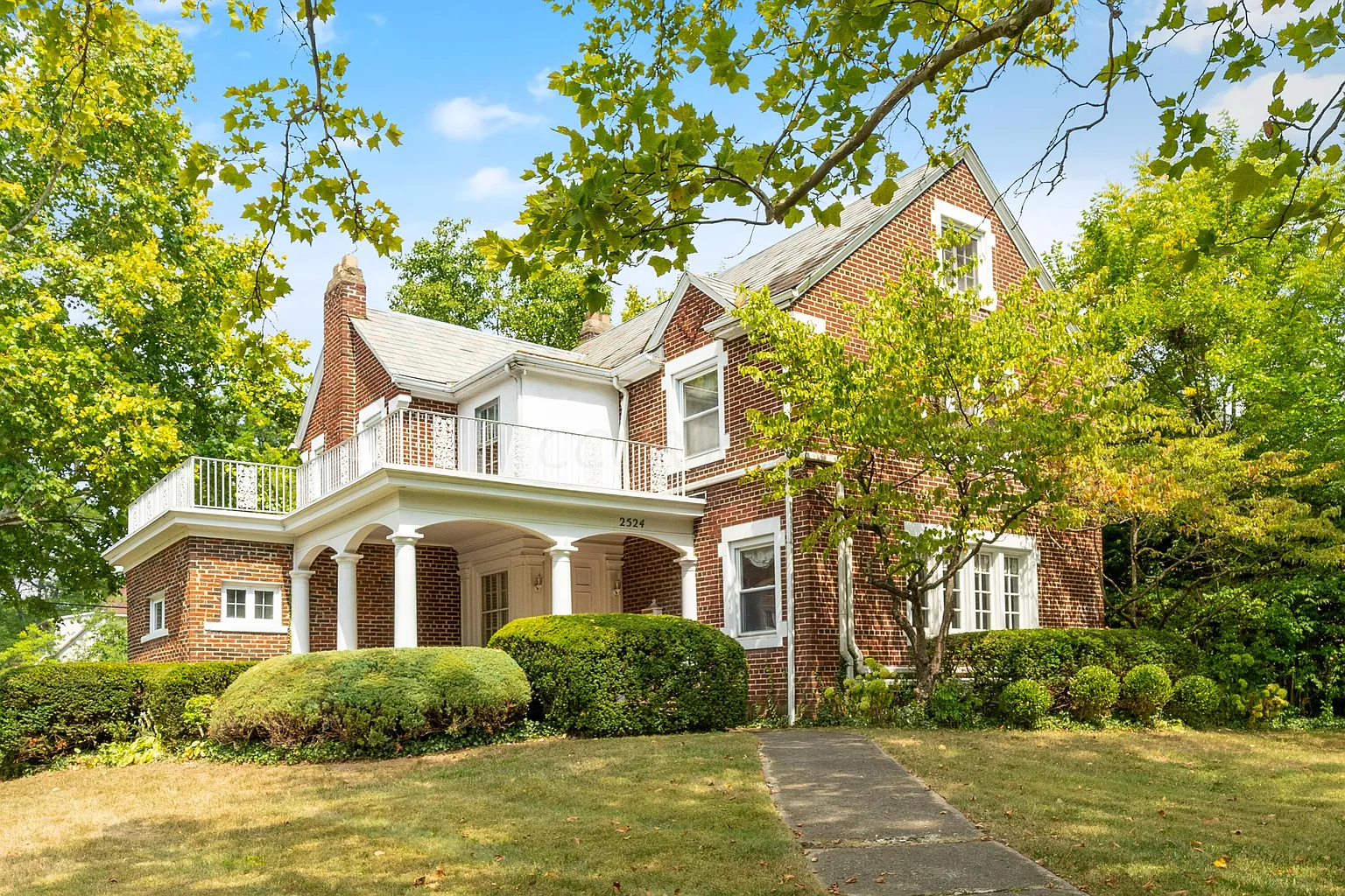 2524 Sherwood Rd photo 1
