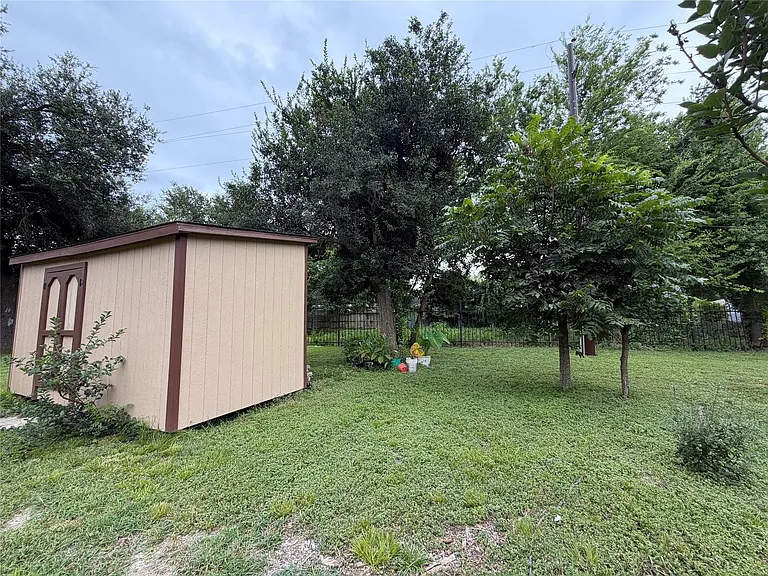8907 Meadow Vista Blvd — Photo 6