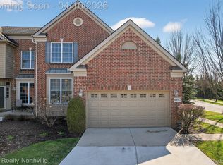 44927 Broadmoor Cir S, Northville, MI