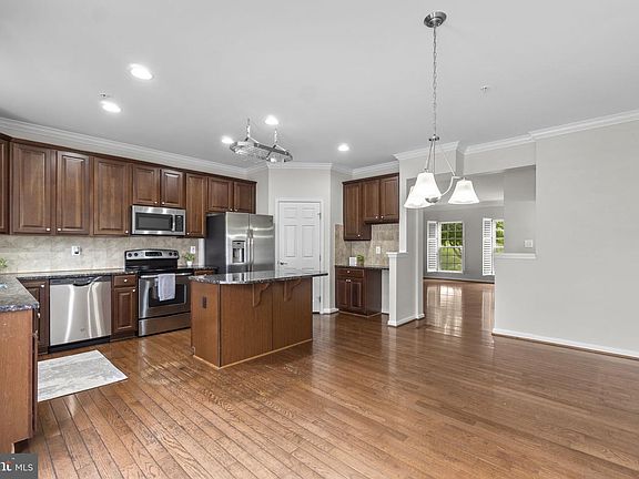 4th image of 7563 Willow Bottom Rd