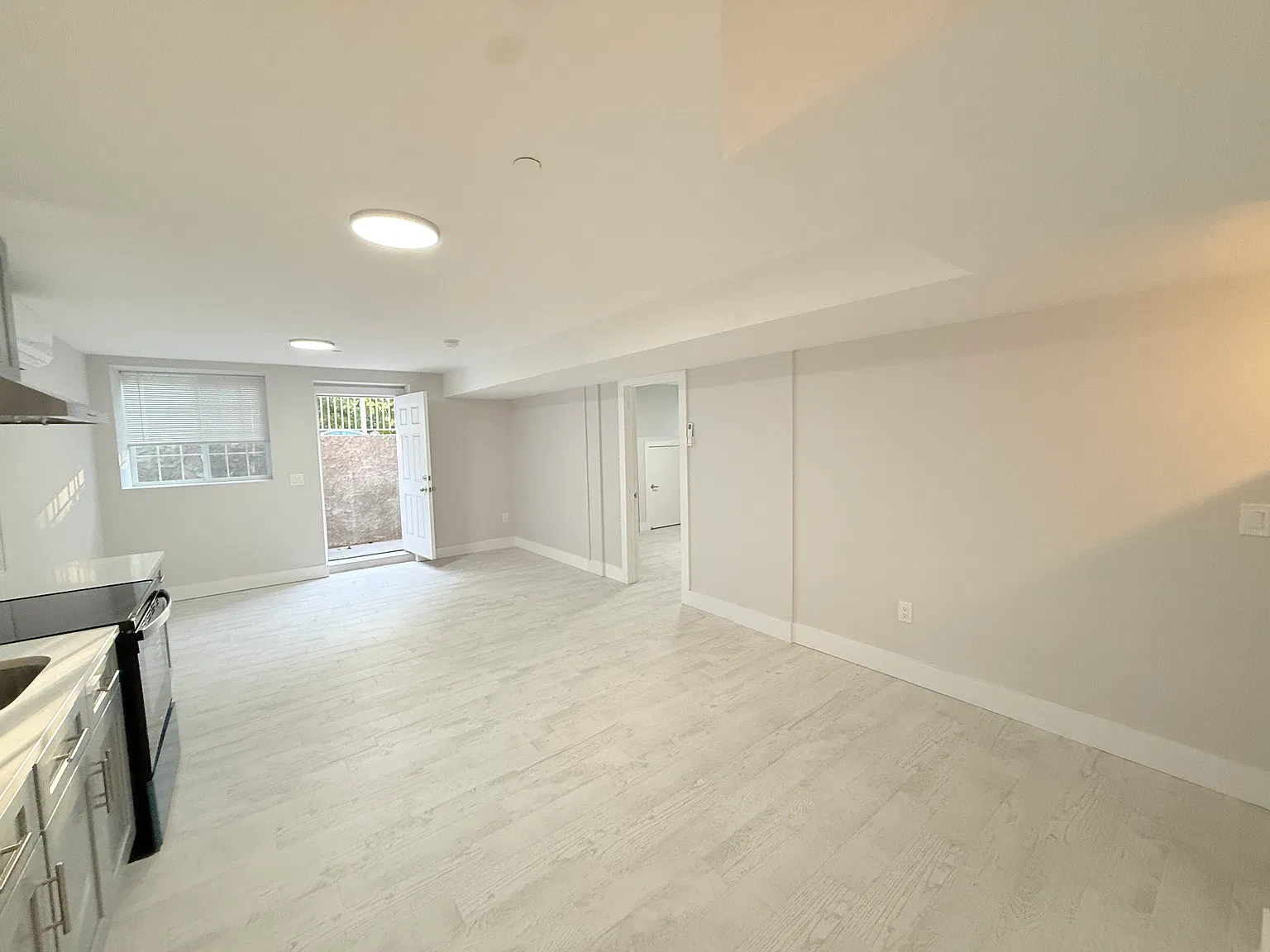 1 bed, 800 sqft, $1,600 — Photo 2