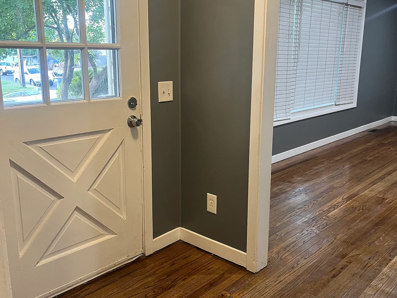 3 bed, 1200 sqft, $1,450 — Photo 2