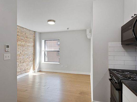 3rd image of 6019 N Winthrop Ave #408