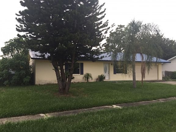 3rd image of 1114 Crescent Dr