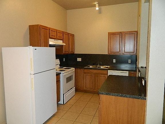 4th image of 3635 Vanguard Dr