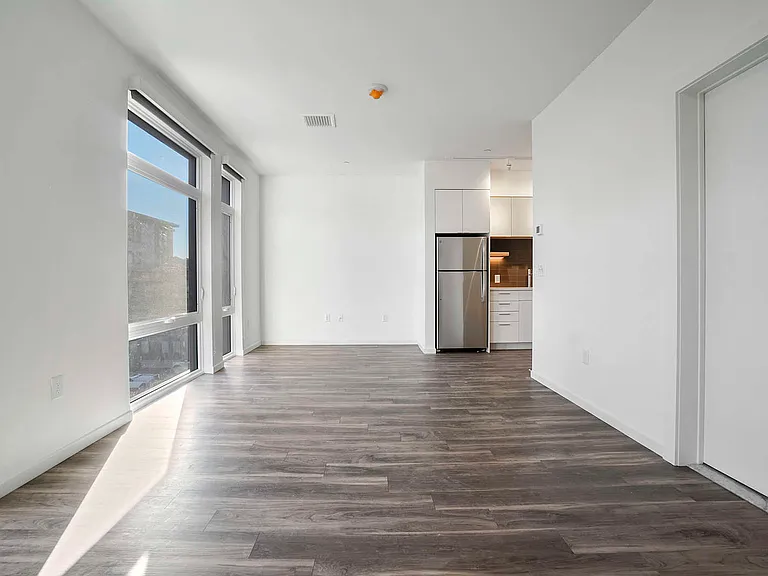 839 Beacon — Photo 11