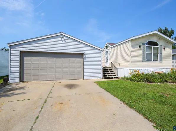 909 N Scotland Pl, Sioux Falls, SD 57107