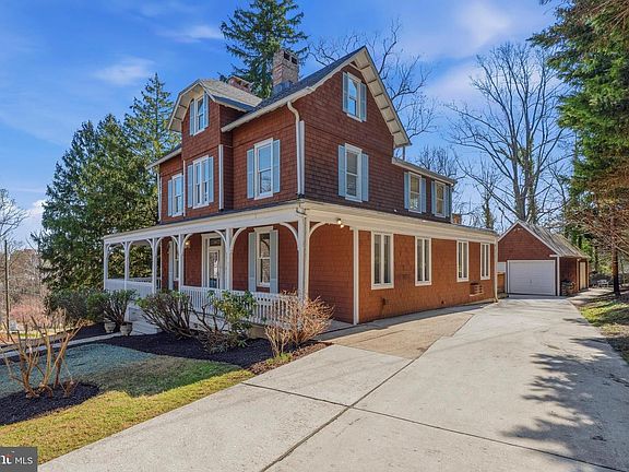 3rd image of 1809 Thornbury Rd
