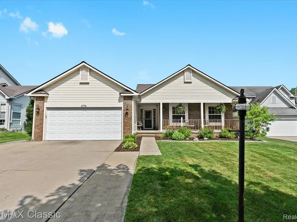 4176 W Pointe Dr, Waterford, MI 48329