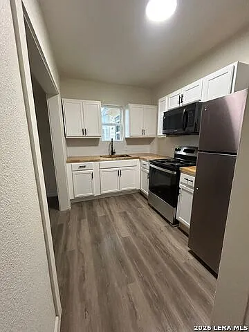 2215 N Elmendorf St — Photo 5