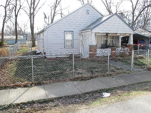 2nd image of 704 Cherry St
