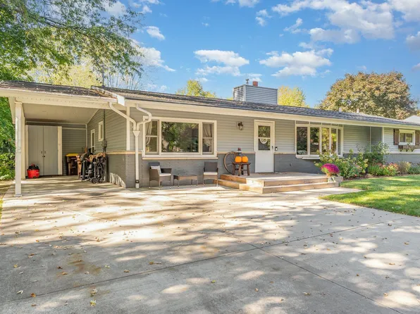 402 Greenfield Dr, Mount Pleasant, MI 48858