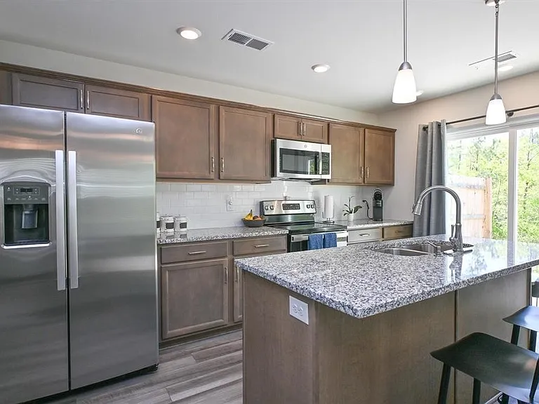 552 Kingfisher Ct — Photo 8
