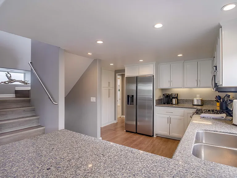 735 Whiting Ct — Photo 43