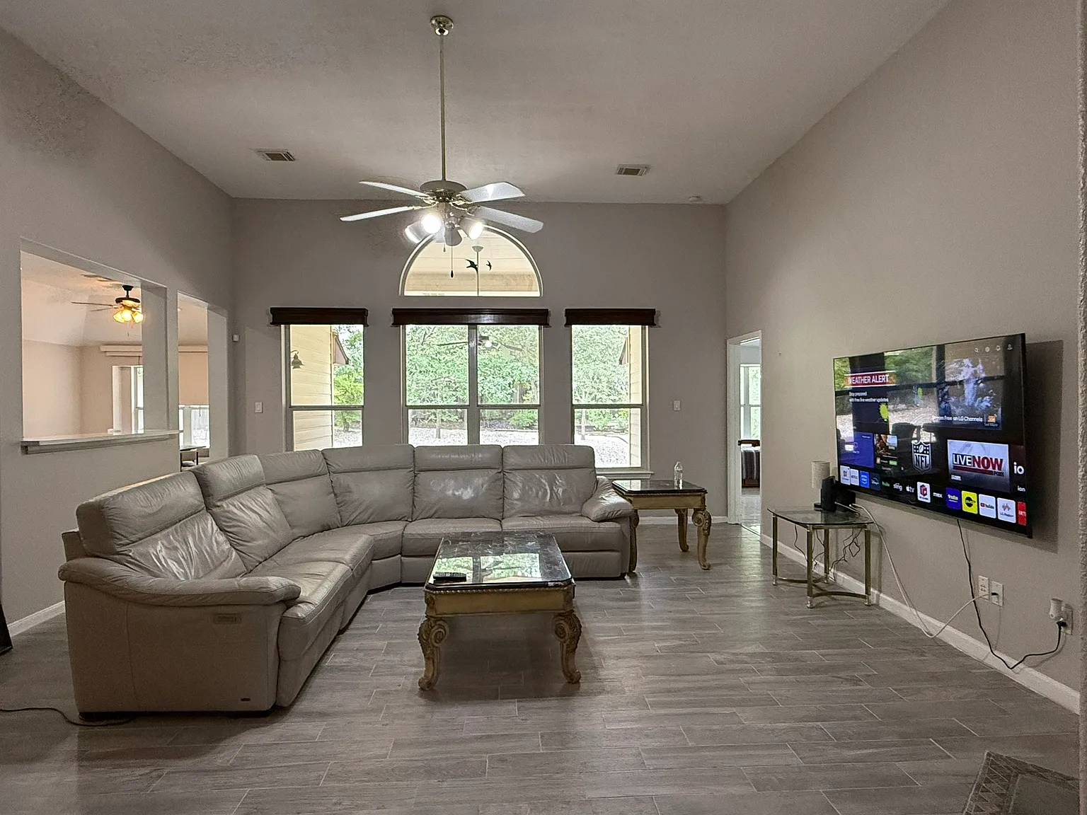 4 bed, 2339 sqft, $4,400 — Photo 2