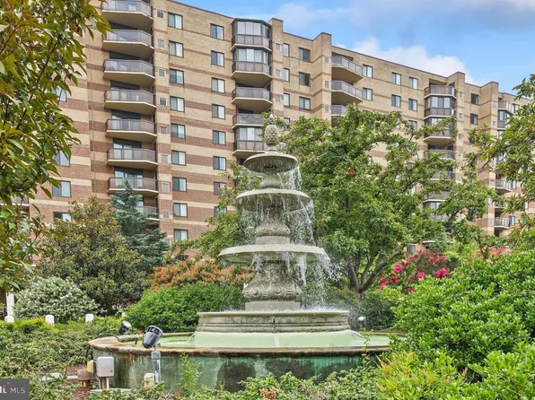 8370 Greensboro Dr APT 402, McLean, VA 22102