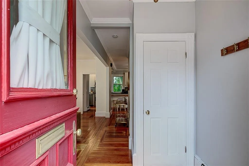 3 bed, 1.5 bath, 1320 sqft, $2,900 — Photo 2
