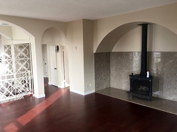 2nd image of 1223 Roslyn Ln