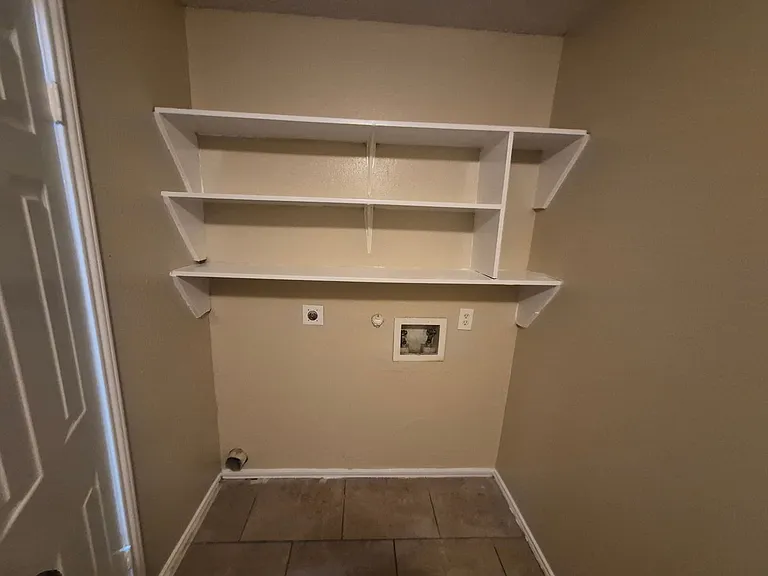 8469 Maple Ridge Dr — Photo 20