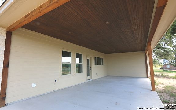 5th image of 720 Lake Valley Dr