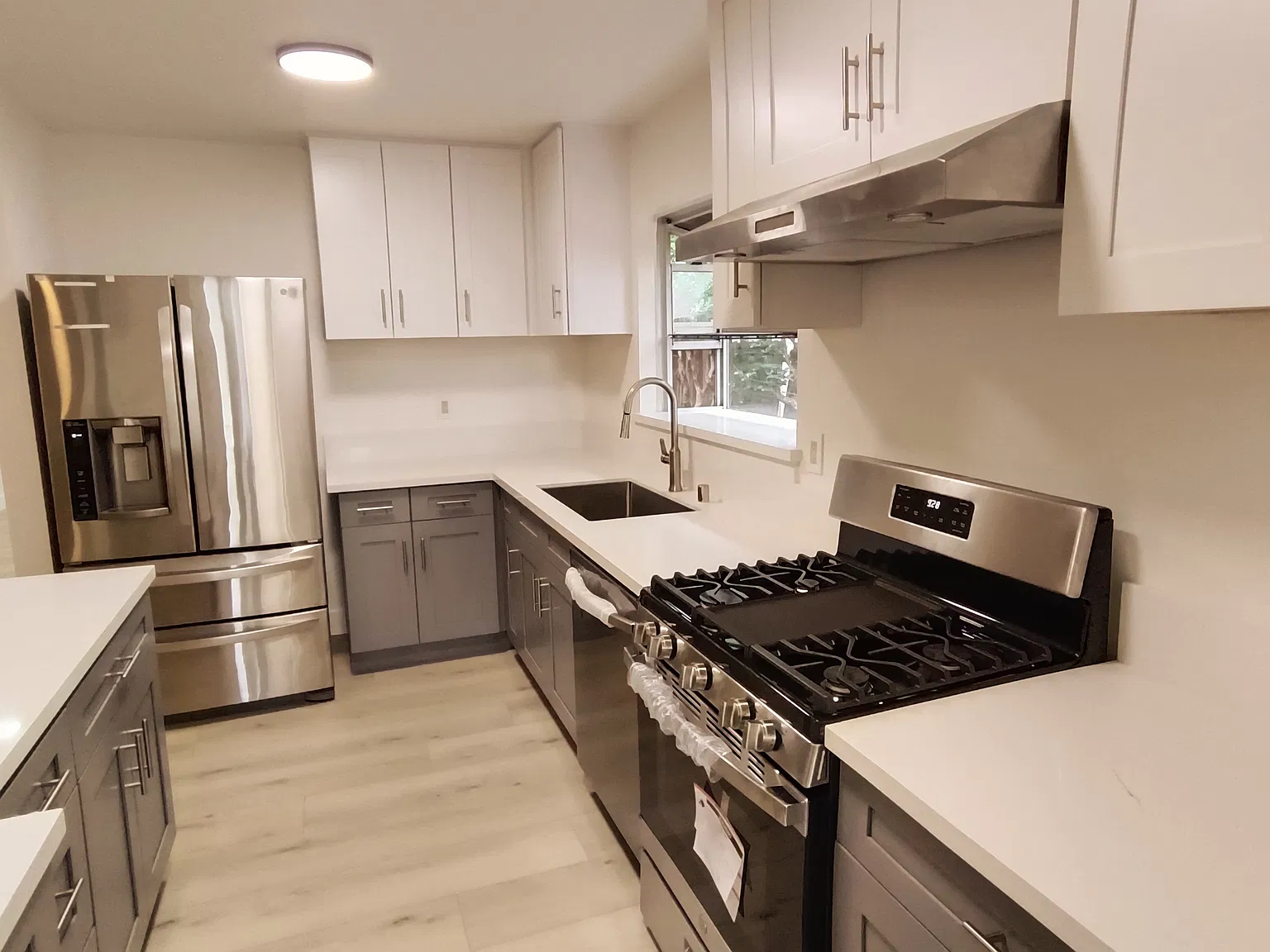 4 bed, 2269 sqft, $5,500 — Photo 2