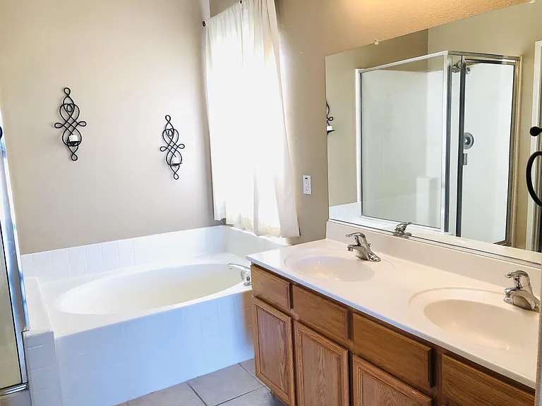 27540 Canterbury St — Photo 30
