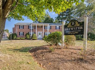 12 Brewster Rd APT B, Glastonbury, CT 06033