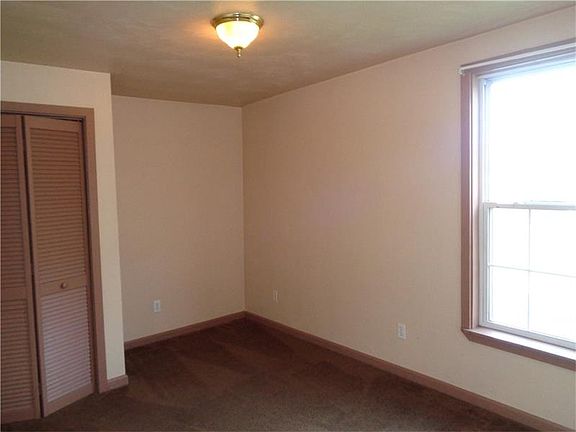 4th image of 455 Main St
