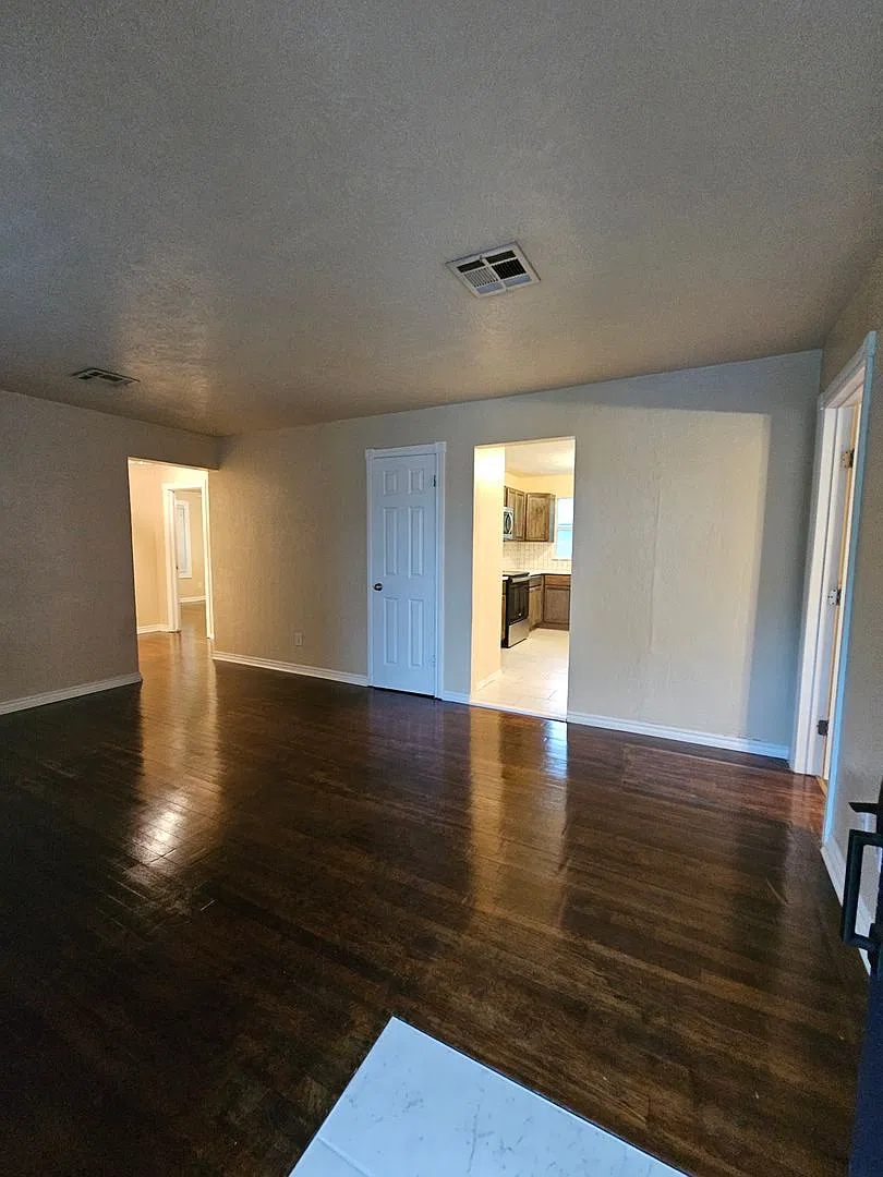 Preleasing For July 2027! (4) Bed/(2) Bath Close To Campus! — Photo 4