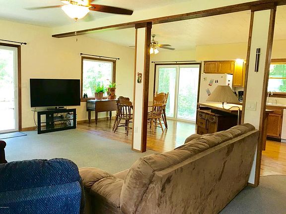 4th image of 3275 River Ln