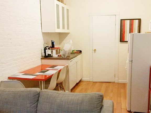 2nd image of 73 Pineapple St #5D