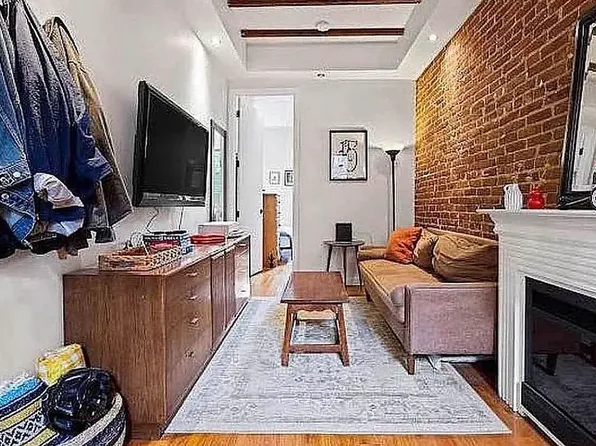 913 Saint Johns Pl APT 3A, Brooklyn, NY 11216