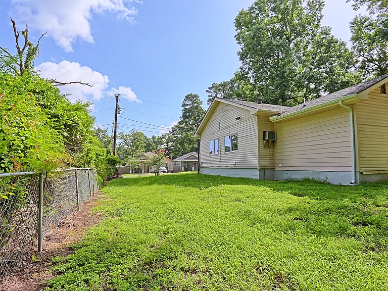 704 Natchez River Cir — Photo 25